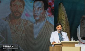 رونمایی از مجسمه های 6 شهید در منطقه 15 28