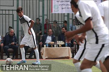 دیدار دوستانه بین پیشکسوتان پرسپولیس-استقلال با کودکان کار 4