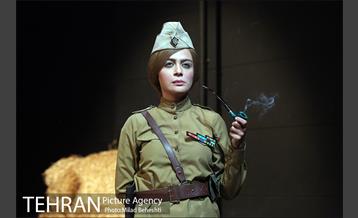 نمایش صبح یک روز لعنتی‎ 1