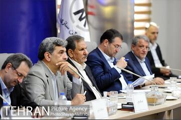 بازدید معاون اول رئیس جمهور به همراه شهردار تهران از کارخانه واگن‌سازی تهران 54