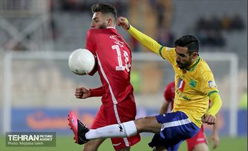 دیدار تیم های فوتبال پرسپولیس تهران و صنعت نفت آبادان 25