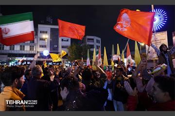 شادی مردم تهران پس از حمله موشکی ایران 38