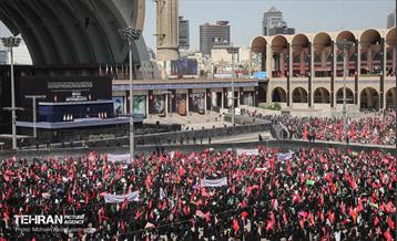 اقامه نماز بر پیکر آقای شهید ایران - 1 16