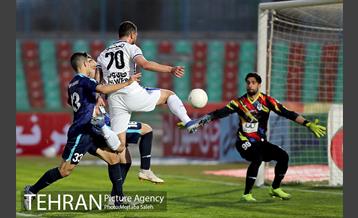 دیدار تیم های فوتبال پیکان و استقلال تهران 12