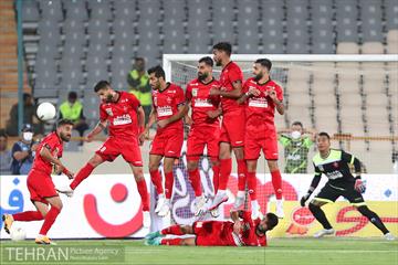 دیدار تیم های فوتبال پرسپولیس و استقلال تهران 22