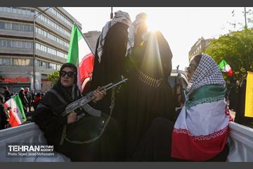 اجتماع «دختران جان‌فدای ایران» - 3 12