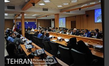 تجلیل شهردار تهران از دست اندرکاران غرفه شهرداری تهران در نمایشگاه قرآن  38