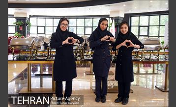 رستوران پردیس قلهک با پرسنل ناشنوا  8