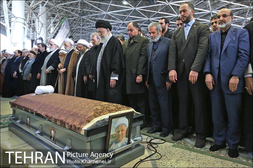 اقامه نماز بر پیکر حجت‌الاسلام والمسلمین هاشمی رفسنجانی 9