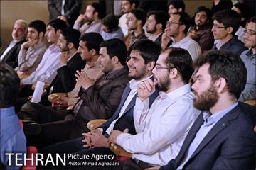 اهدای مدال های دانشجویان نخبه به مقام معظم رهبری 5