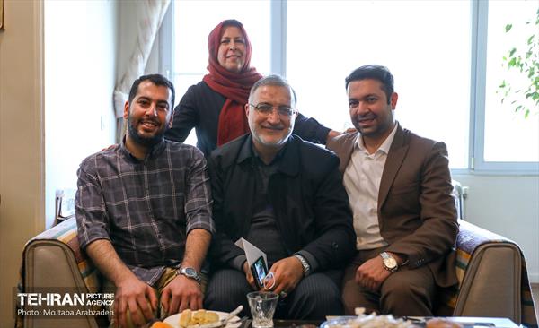 دیدار شهردار تهران باخانواده شهید  اکبرپورسرابی 22