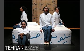 نمایش امشب اینجا 8