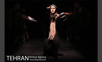 نمایش روزی می بایست می مرد‎ 16