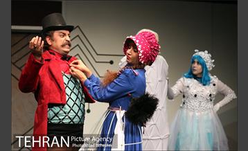 نمایش داستان یک عذرخواهی از آقای امانوئل‎ 2