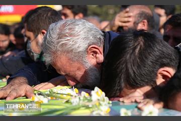 تشییع پیکر شهدای مدافع حرم در شهرک شهید محلاتی 6