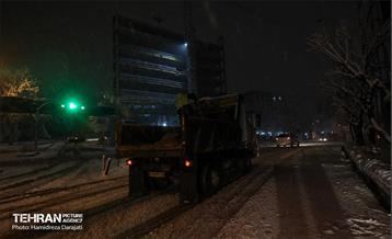 به وقت خدمت؛ برف‌روبی منطقه 1 شهرداری تهران 5