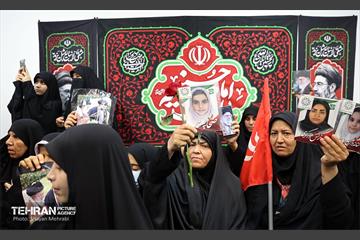 دیدار شهردار تهران با اعضای خانواده شهدای مدرسه شجره طیبه میناب 8