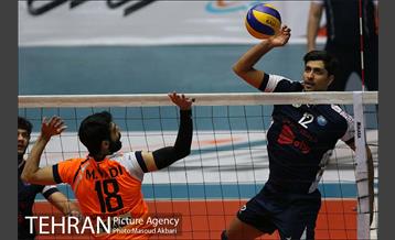 دیدار تیم های والیبال سایپا تهران و صالحین ورامین