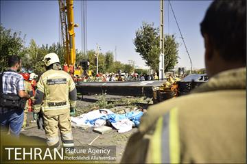 سقوط جرثقیل در بزرگراه شهید محلاتی 7