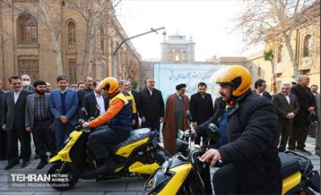 آیین رونمایی از موتورسیکلت‌های برقی شبکه پست 8
