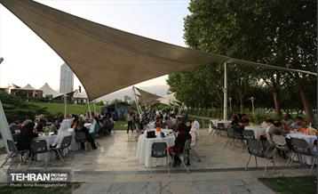 شب‌ فیروزه‌ای در روز غدیر خم 12