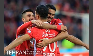 دیدار تیم‌های فوتبال پرسپولیس - پارس جنوبی 18