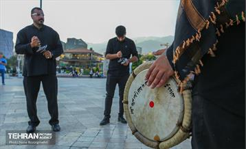 کاروان سنج و دمام زنی با حضور خادمین حرم مطهر رضوی