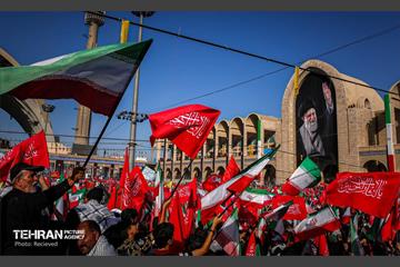 مراسم اقامه نماز بر پیکر آقای شهید ایران 7