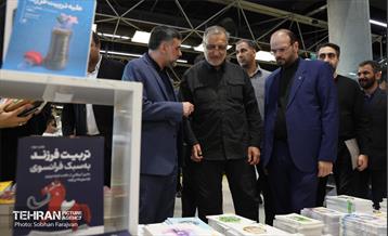 بازدید شهردار تهران از رویداد "اردی‌بهشت کتاب" 18