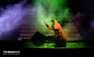 نمایش «تنهاتر از مسیح» 16