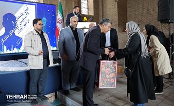 رونمایی از سردیس چهره‌های ماندگار در شهر تهران 10