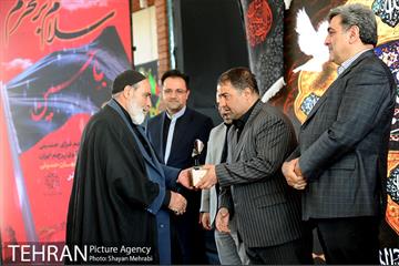 اهتزاز بزر‌گترین پرچم یا حسین (ع) 12