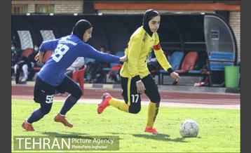 دیدار تیم‌های فوتبال بانوان البرز و سپاهان 22