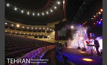 کنسرت آنلاین مهدی یغمایی 18