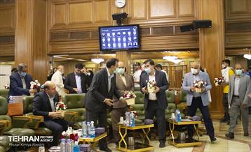 گرامیداشت هفته سلامت در صحن علنی شورای شهر و تقدیر از خانواده شهدای سلامت 13