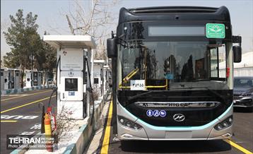 افتتاح ۳ ایستگاه شارژبرقی و رونمایی از تاکسی برخط 3