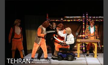 نمایش جزیره شامپانزه ها‎ 19