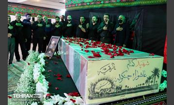 بدرقه پیکر مطهر شهید گمنام دوران دفاع مقدس در اداره‌کل سرمایه‌انسانی 12