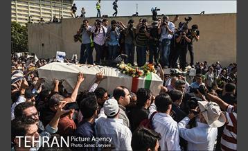 مراسم تشییع پیکر عباس کیارستمی 19