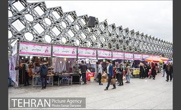 آیین گلاب­گیری «زیارت گل» 24