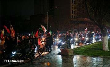 کاروان‌ موتوری و خودرویی از میدان انقلاب تا ساختمان هلال احمر تهران 28
