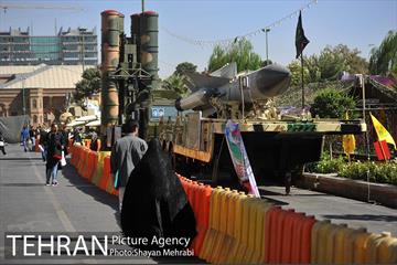 نمایشگاه دفاع مقدس در میدان بهارستان 8