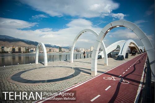 گذر موج دریاچه شهدای خلیج فارس‎ 1