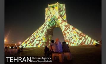 سمفونی نور سیمرغ صلح بر روی برج آزادی 14