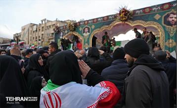 تشییع پیکر ۱۰۰ شهید مردمی و مدافع امنیت در تهران - 1 16