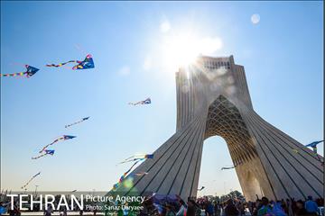 همایش زنگ تحرک و جشنواره بادبادک ها در میدان آزادی 26