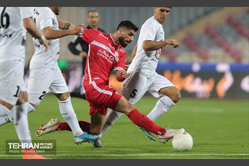 دیدار تیم های فوتبال پرسپولیس و ذوب آهن  5
