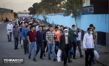 اقامه نماز عید فطر افغانستانی های اهل تسنن مقیم تهران 2