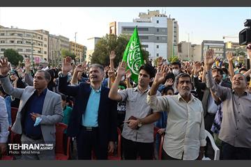 اجتماع نوجوان های امام رضایی در چهارراه ولیعصر 13