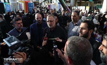 مراسم رونمایی از کتاب «خسته نیستم» 1